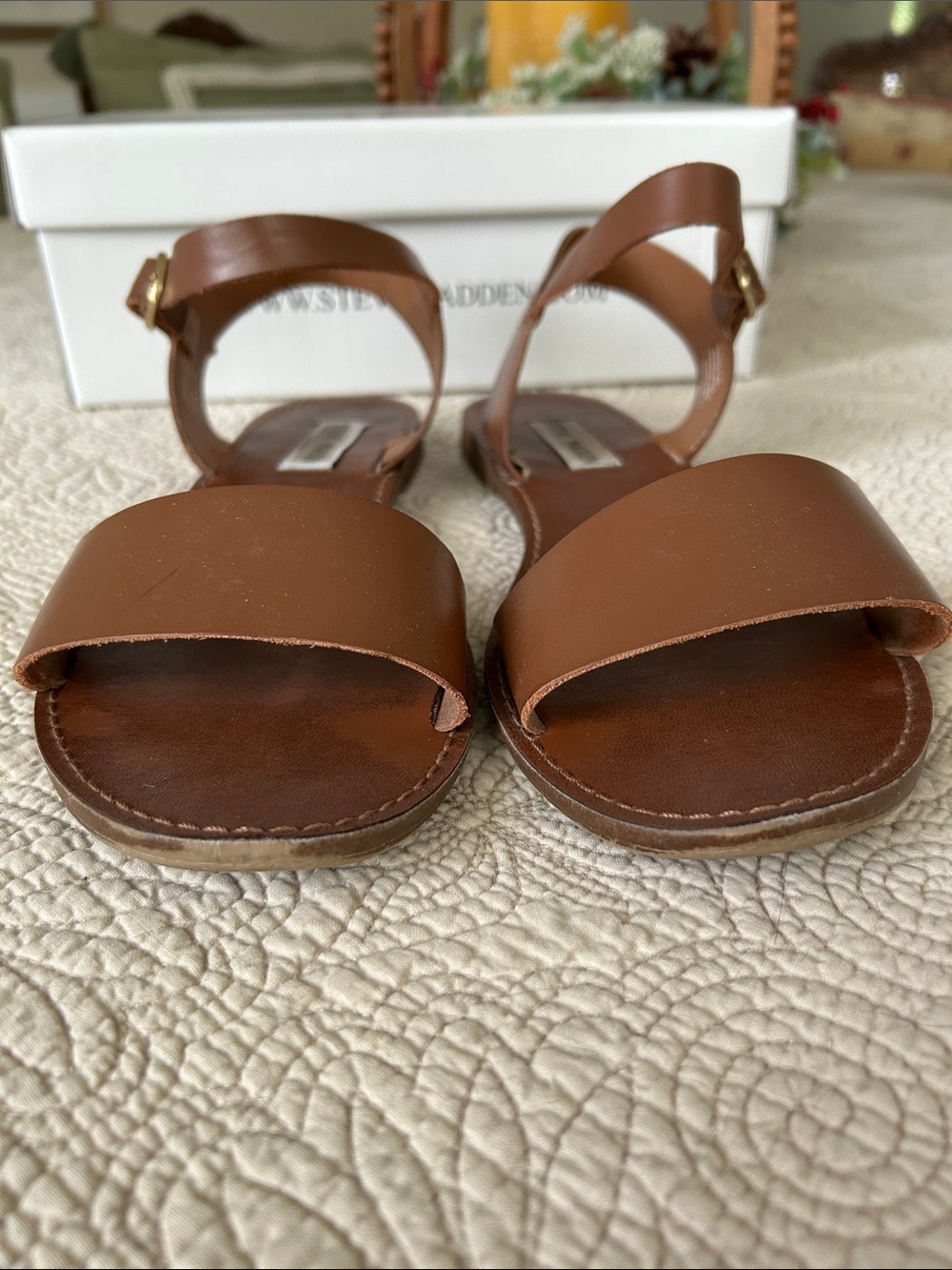 Steve Madden Women's Tan Leather Sandals.
Normal wear. Good condition. Size 9.5 - Picture 5 of 9